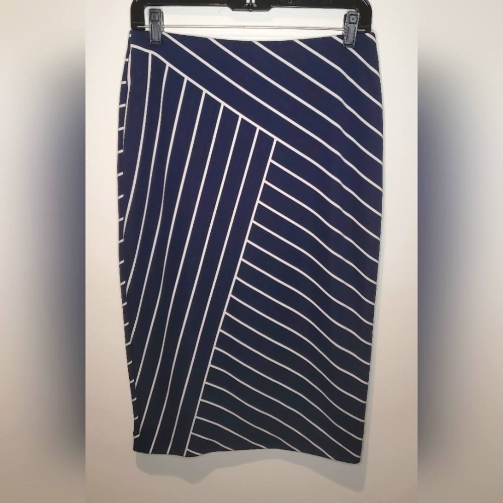 ALFANI SKIRT - IN SMALL - WITH STRIPES